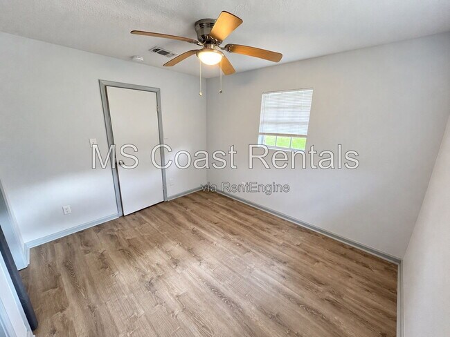 Building Photo - 15061 Polk St