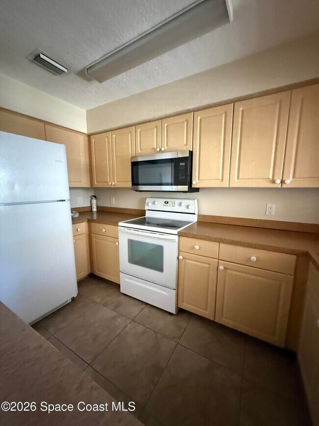 Building Photo - 1965 Dipol Courtway