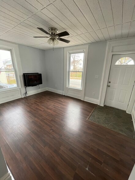 Living Room - 127 N Arlington Ave