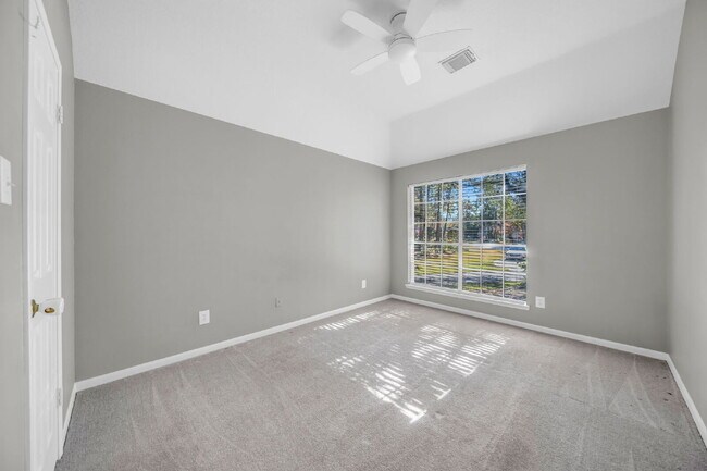 Building Photo - MOVE IN READY! Cream-of-the-crop location in the heart of the cul-de-sac!