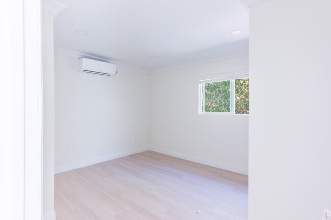 Building Photo - 130 S Harper Ave