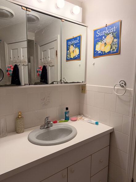 Bath 2 - 49 Sunset Rd