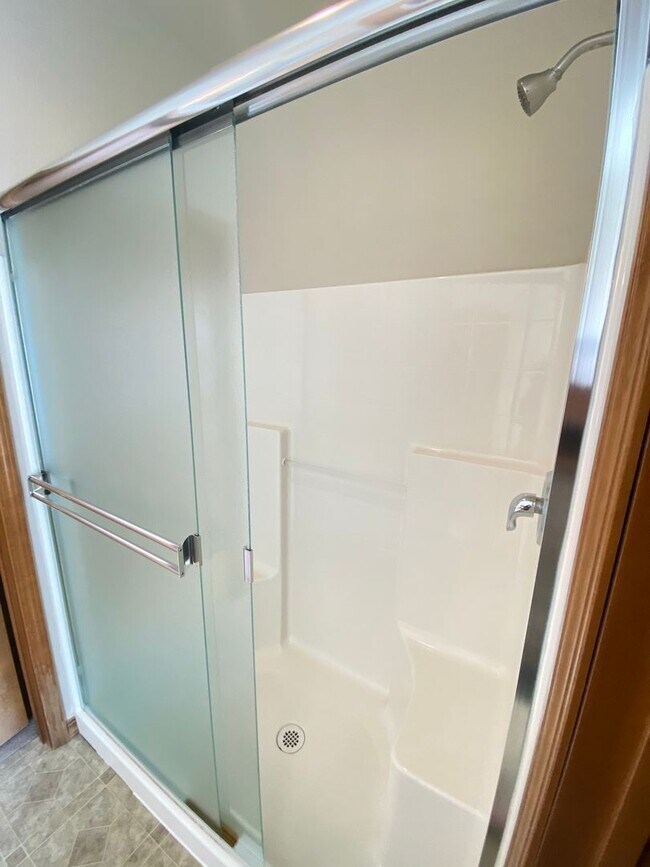 Building Photo - Luxury, One Level Living!