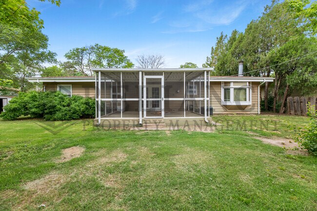 Building Photo - 614 N Brownthrush Ln
