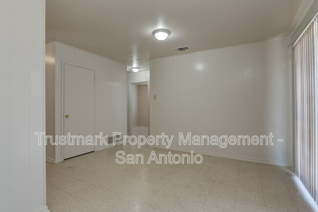 Building Photo - 410 Maple Dr