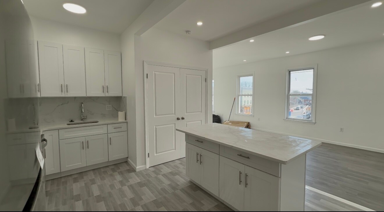 Building Photo - 17 Kearny Ave