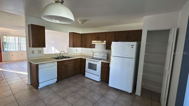 Building Photo - 703 Platypus Ct