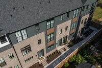 Building Photo - 2 BR 2.5 BA- Downtown Greenville Townhome- FOR RENT