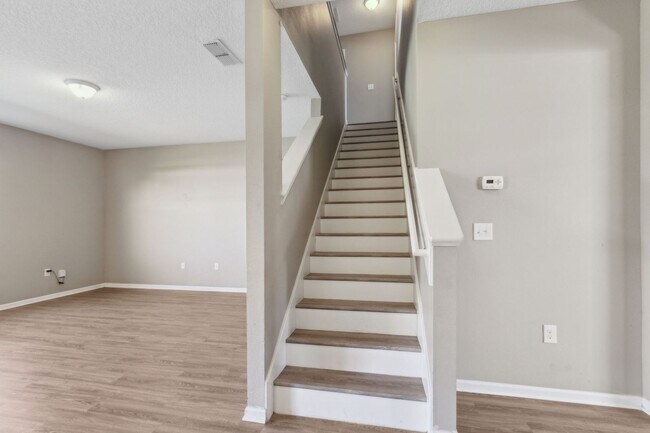 Building Photo - Spacious 5-Bedroom Home  – Prime Amelia Co...