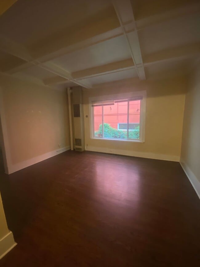 Interior Photo - Uptowner Apartments