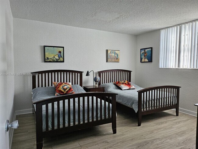 Building Photo - 4001 S Ocean Dr