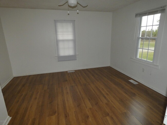 Building Photo - 1404 Lake Cole Rd