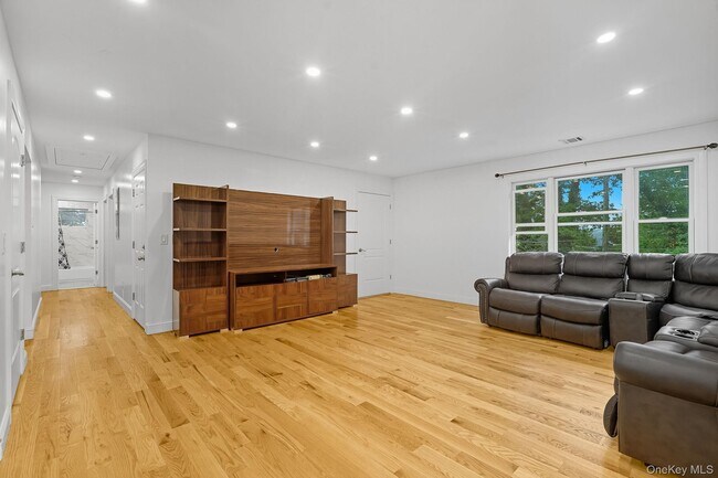 Building Photo - 171 Frederic St