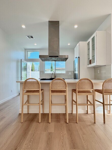 Building Photo - 7532 Beck Ave