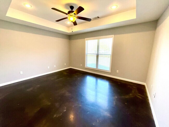 Building Photo - 3/2 off Richardson Dr. South side of Jonesboro