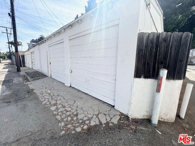 Building Photo - 940 Milwood Ave