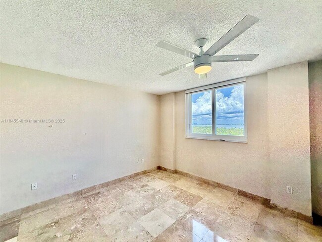 Building Photo - 6422 Collins Ave