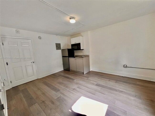 Primary Photo - 143 SW 9th St