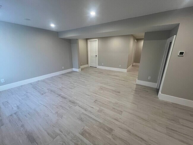 Building Photo - 10 Webber Ave