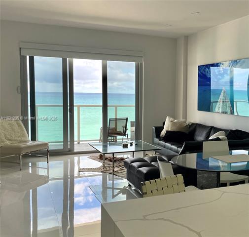 Building Photo - 1300 Brickell Bay Dr