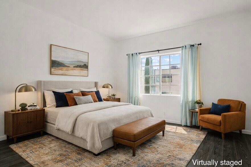 Building Photo - 850 N Poinsettia Pl