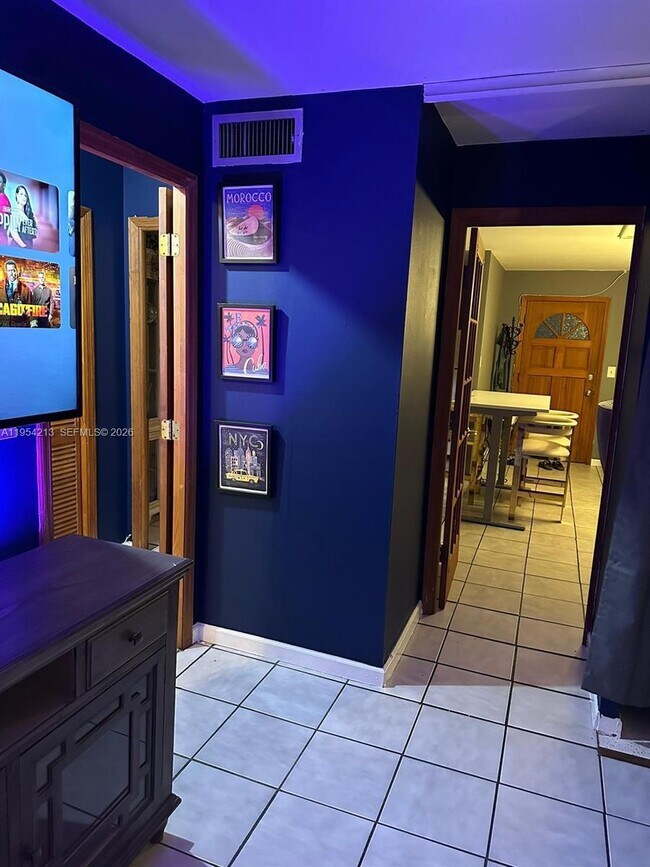 Building Photo - 1620 West Ave