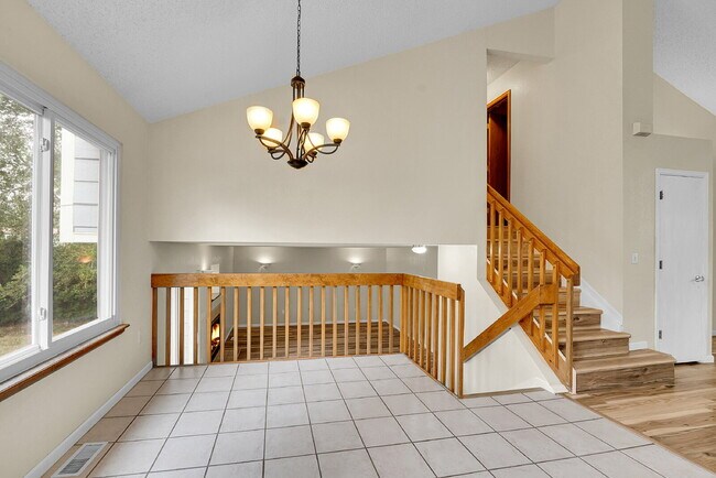 Building Photo - $2,895, 4 bed, 3 bath, located in Westmins...