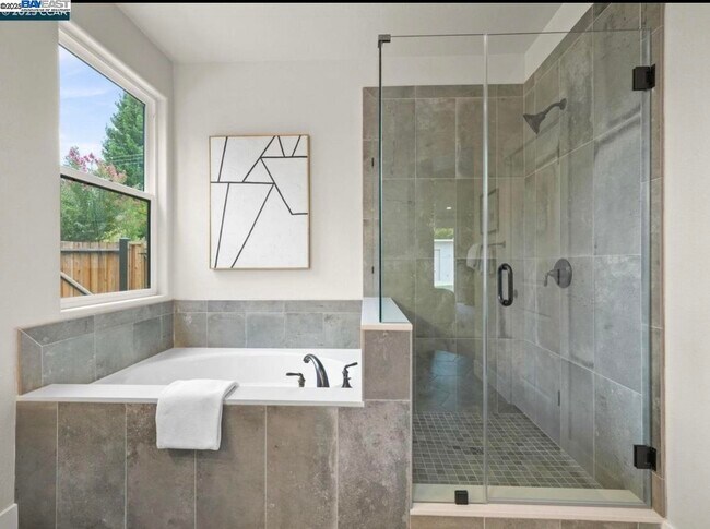 Building Photo - 1588 Alamo Way