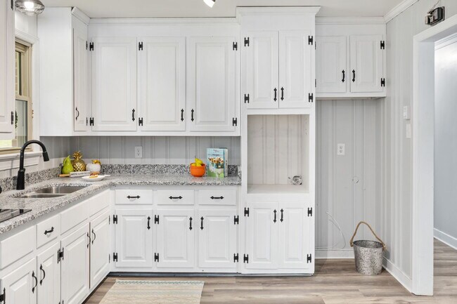 Building Photo - 10511 Lunswood Rd