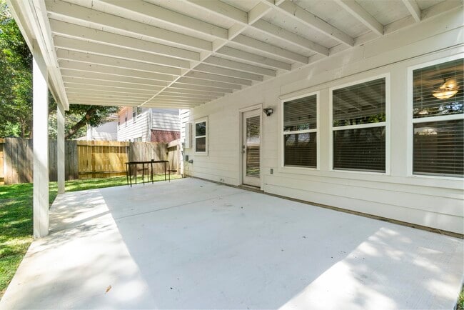 Building Photo - 19 Shimmer Pond Pl