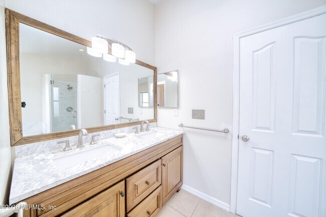 Building Photo - 5628 Loma Vista Dr W