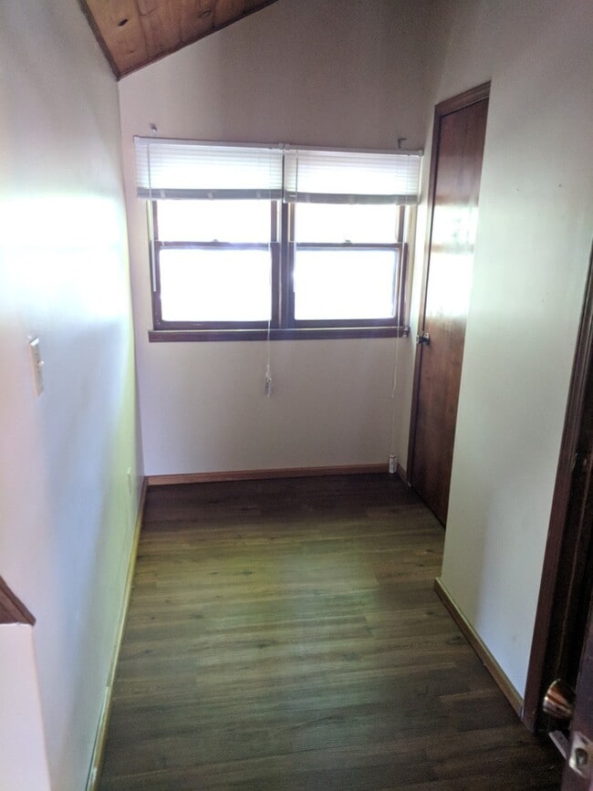 Building Photo - Newly Remodeled Affordable 2 Bedroom 1.5 B...