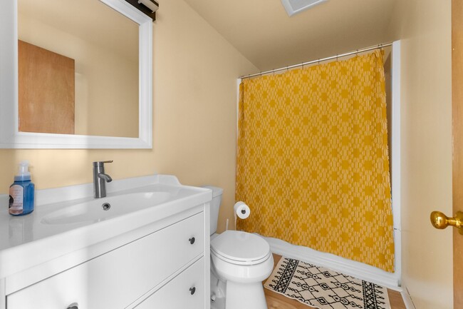 Building Photo - Bellevue Eastgate Mid-Century Modern