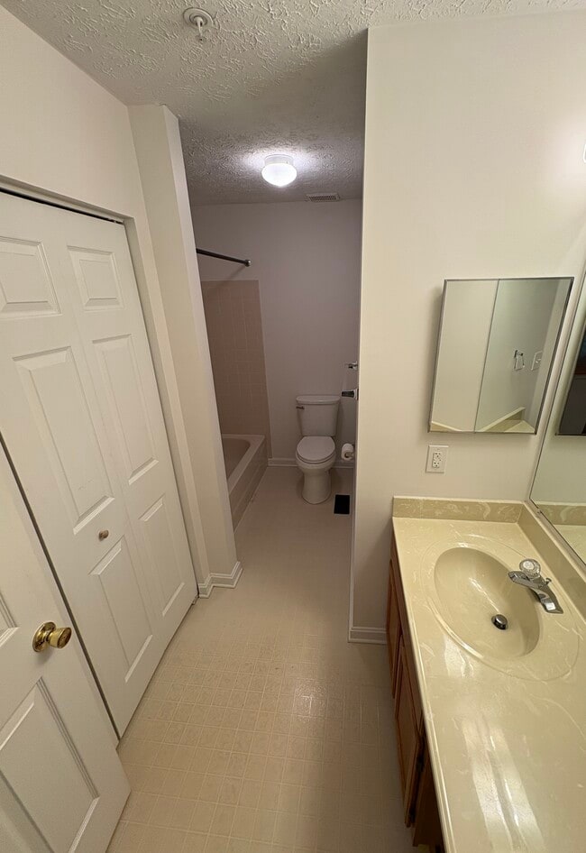 Building Photo - 305 Mt Royal Ave