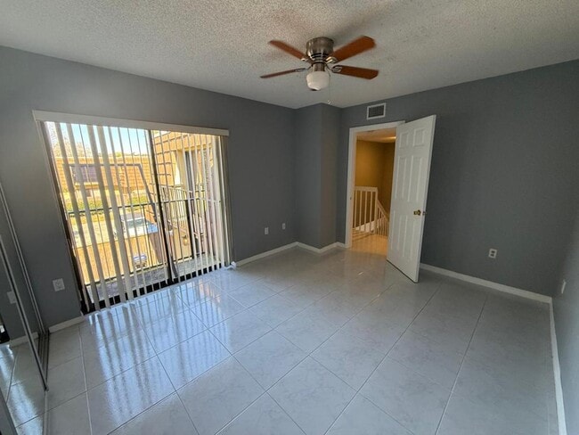 Building Photo - 5276 Middle Ct