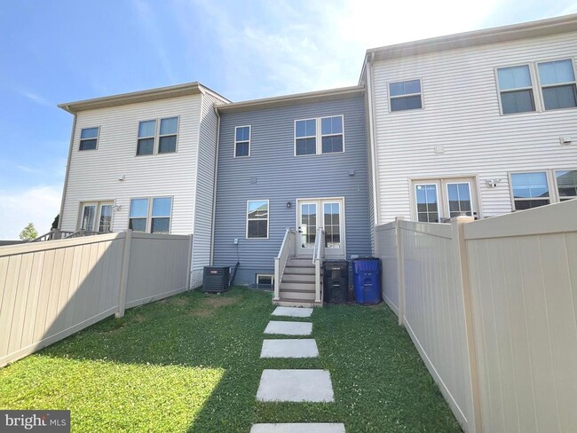 Building Photo - 5878 Tomahawk St
