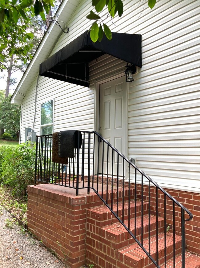 Building Photo - Charming 3 bed, 3 bath Home in Prime Augus...