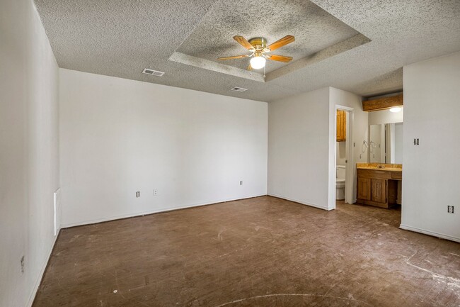 Building Photo - 223 E Pritchard Ln