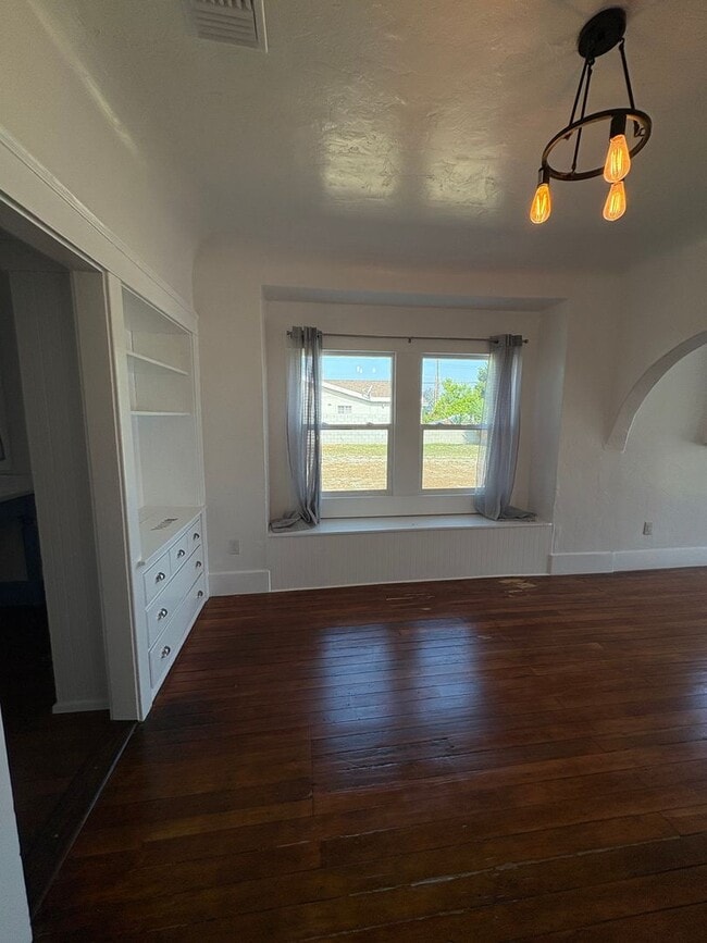Building Photo - Gorgeous 4 bedroom with HUGE Lot in Colton...