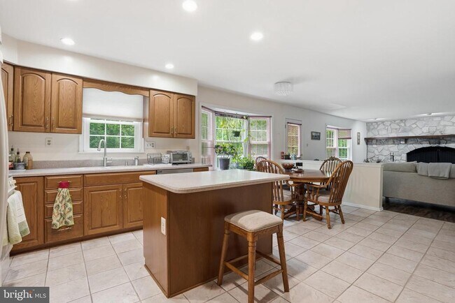 Building Photo - 1316 Heller Dr
