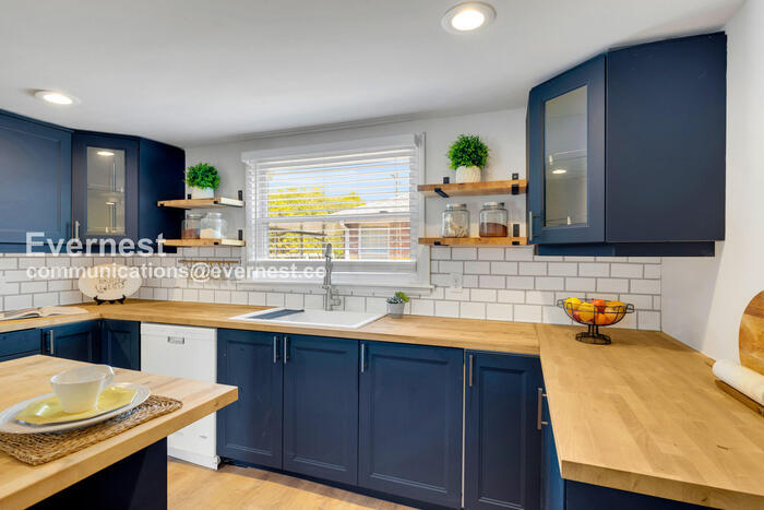 Building Photo - 1605 Straightway Ave