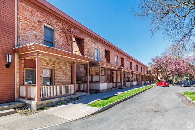 Building Photo - Greenway Place