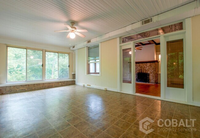 Primary Photo - 867 Rosedale Rd NE