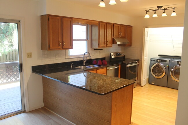 Building Photo - 120 Eaglesmere Cir