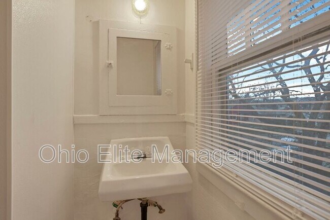 Building Photo - 1163 Linwood Ave