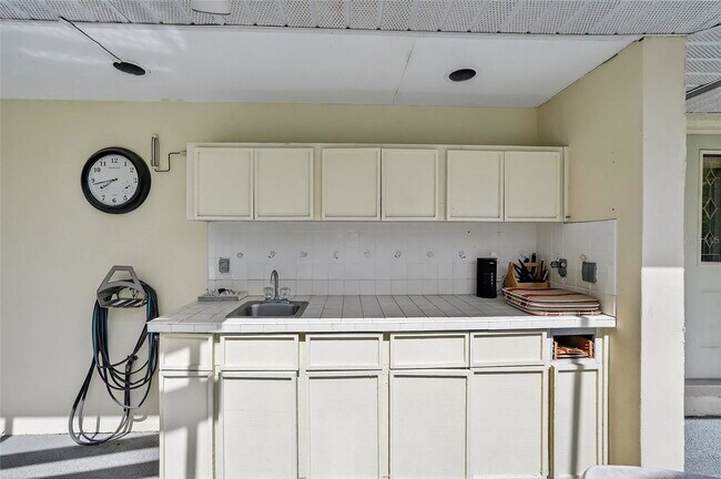Building Photo - 2824 Summervale Dr