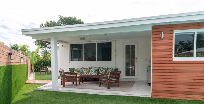 Building Photo - 1331 NE 160th St