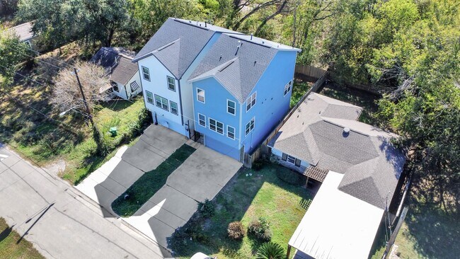 Building Photo - 3538 Noah St