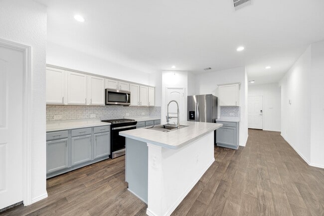 Building Photo - 21234 Riverdew Dr