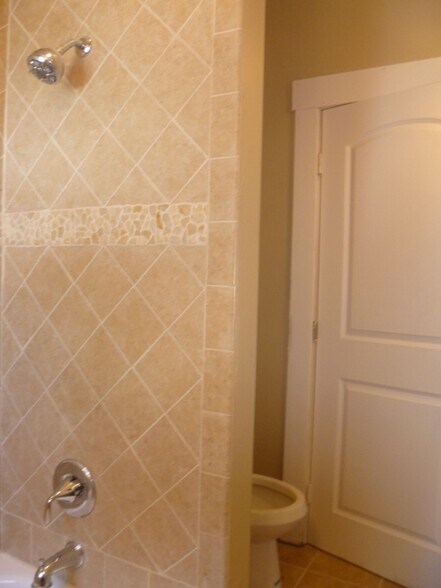 BATHROOM - 1012 Marin St